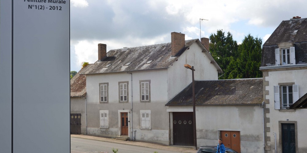 Titre à l'arrière du mur