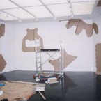 Dessin mural N° 3, installation, pierre noire sur mur 2003